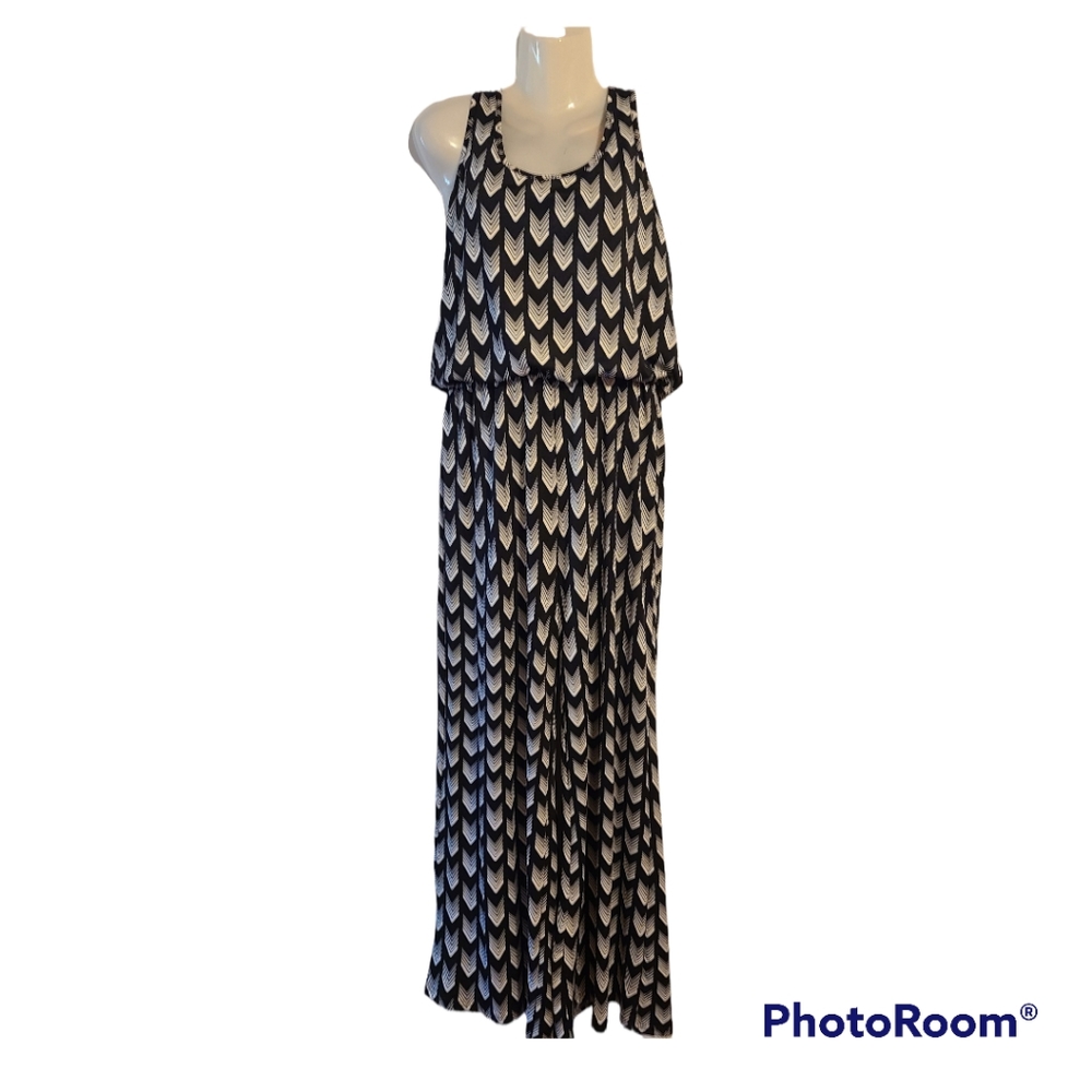Magic Size Medium Black & White Sleeveless Jump Suit Romper